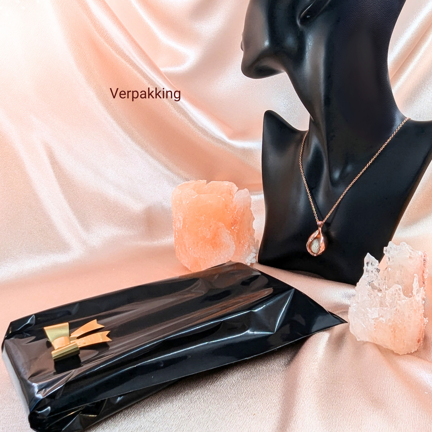 Aroma Necklace with Drop-shaped Pendant including 4 lava stones | Packaged in a luxurious jewelry box