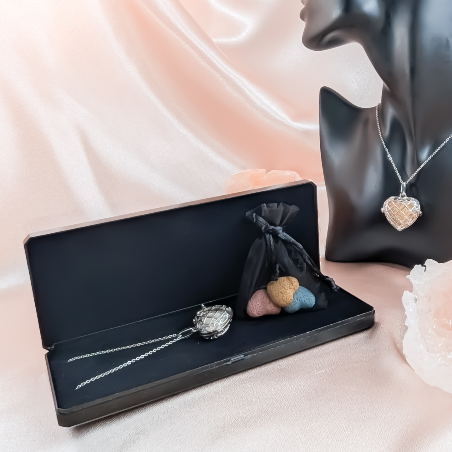 Aroma Necklace with Heart-shaped Pendant including 4 lava stones | Packaged in a luxurious jewelry box