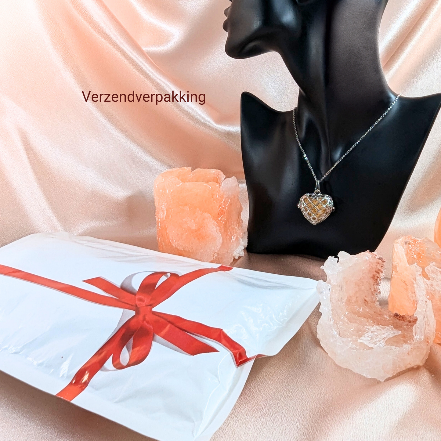 Aroma Necklace with Heart-shaped Pendant including 4 lava stones | Packaged in a luxurious jewelry box