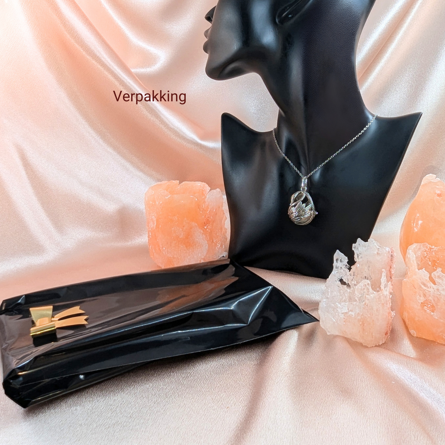 Aroma Necklace with Swan-shaped Pendant including 4 lava stones | Packaged in a luxurious jewelry box