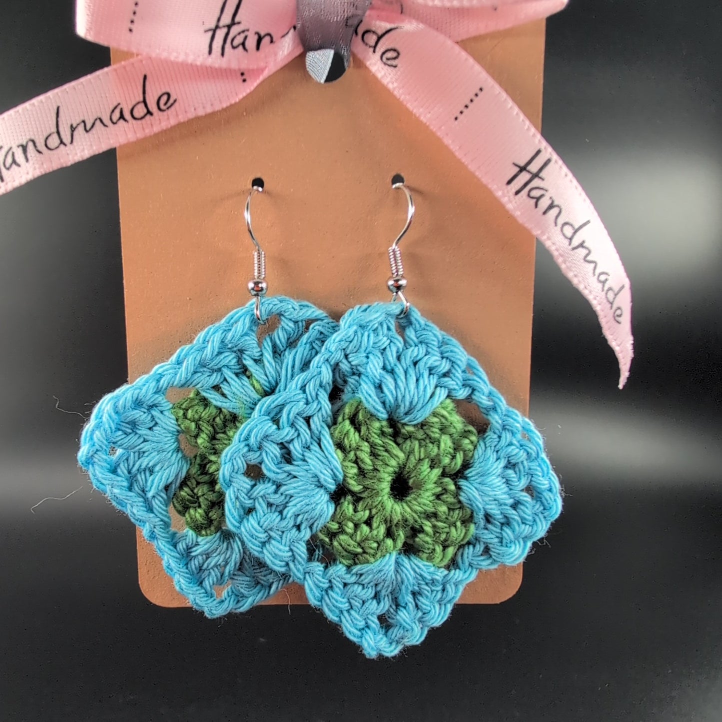 Granny Square Crochet Earrings – Handmade by Lutalica. Blue & Green. Gift-ready packaging. 4cm x 4cm