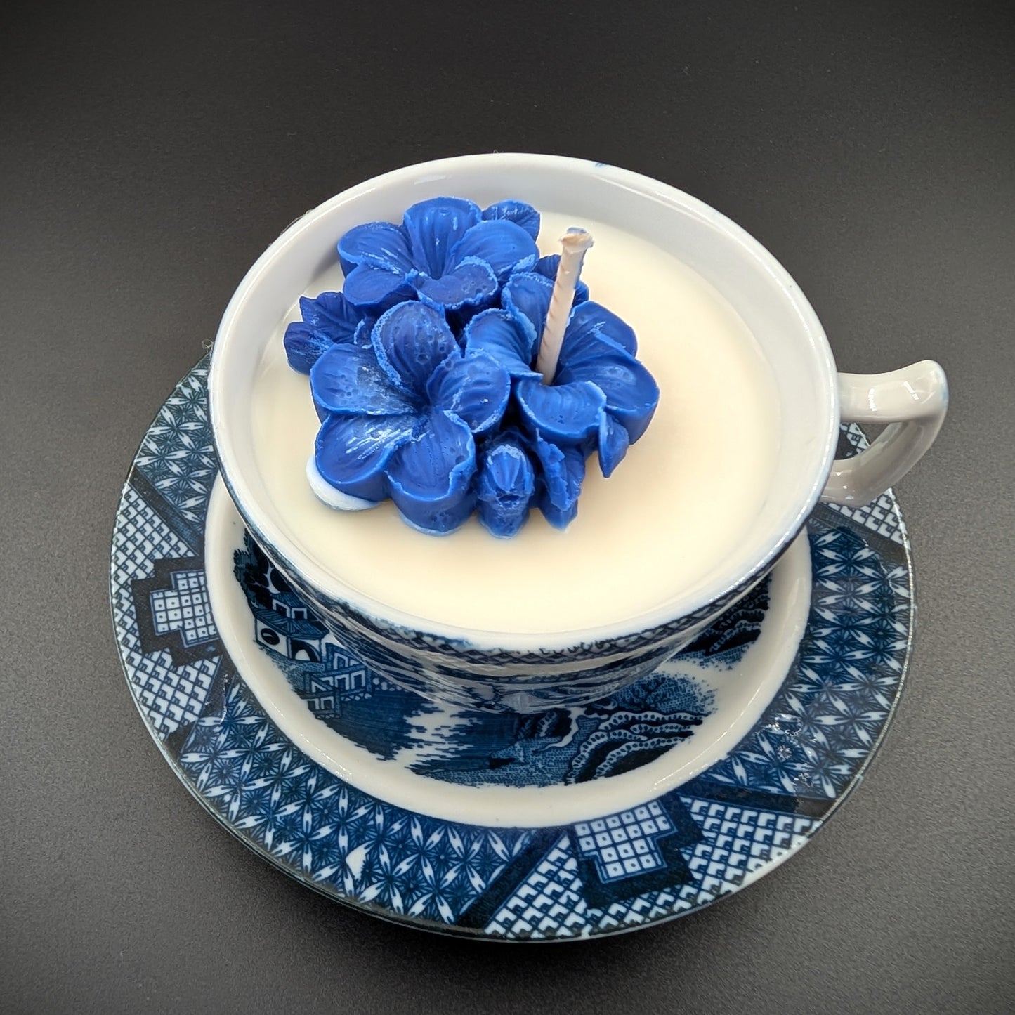 Vintage Teacup Scented Candle – Blue Birds. Scent: Lutalica Spa Day.