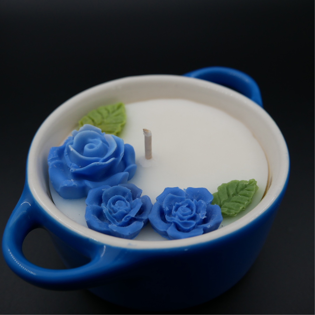 Rustic Blues - Handgemaakte geurkaars in mini ovenpot | Geur: Lutalica – Spa Day | Geleverd in geschenkverpakking