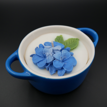 Rustic_Blues._Scented_candle_in_vintage_ovenpot
