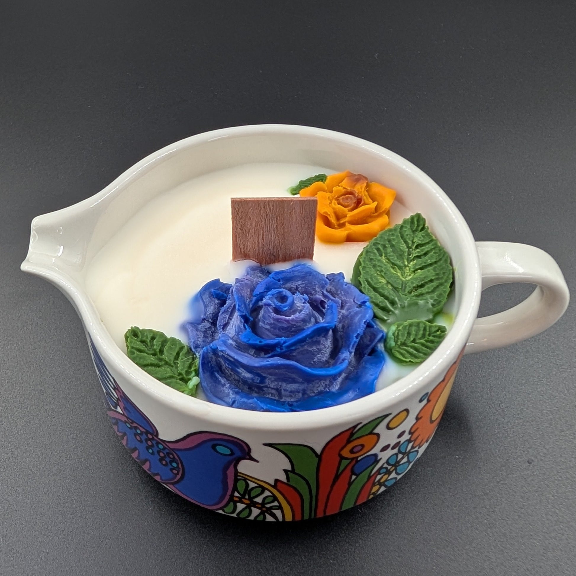 Vintage Villeroy & Boch Acapulco creamer. This scented candle is poured into an authentic Villeroy & Boch Acapulco creamer, marked “Made in Luxembourg” and featuring the iconic blue dove motif. The Acapulco pattern was designed in 1967 by Christine Reuter, inspired by Mexican folk art. Its vibrant birds and flowers are applied to porcelain in the elegant “Milano” shape, created by Ludwig Scherer. 